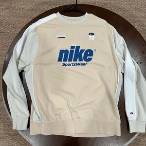 Nike Men's Beige and White Crewneck Sweater